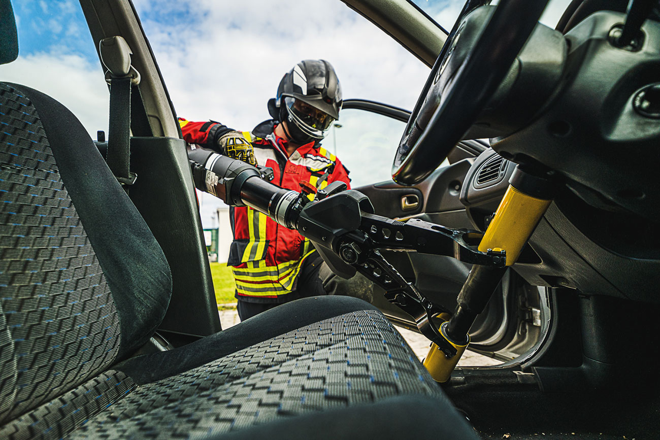 Cutting, spreading, lifting, pulling – the RIT tool can be used flexibly and in many application class=