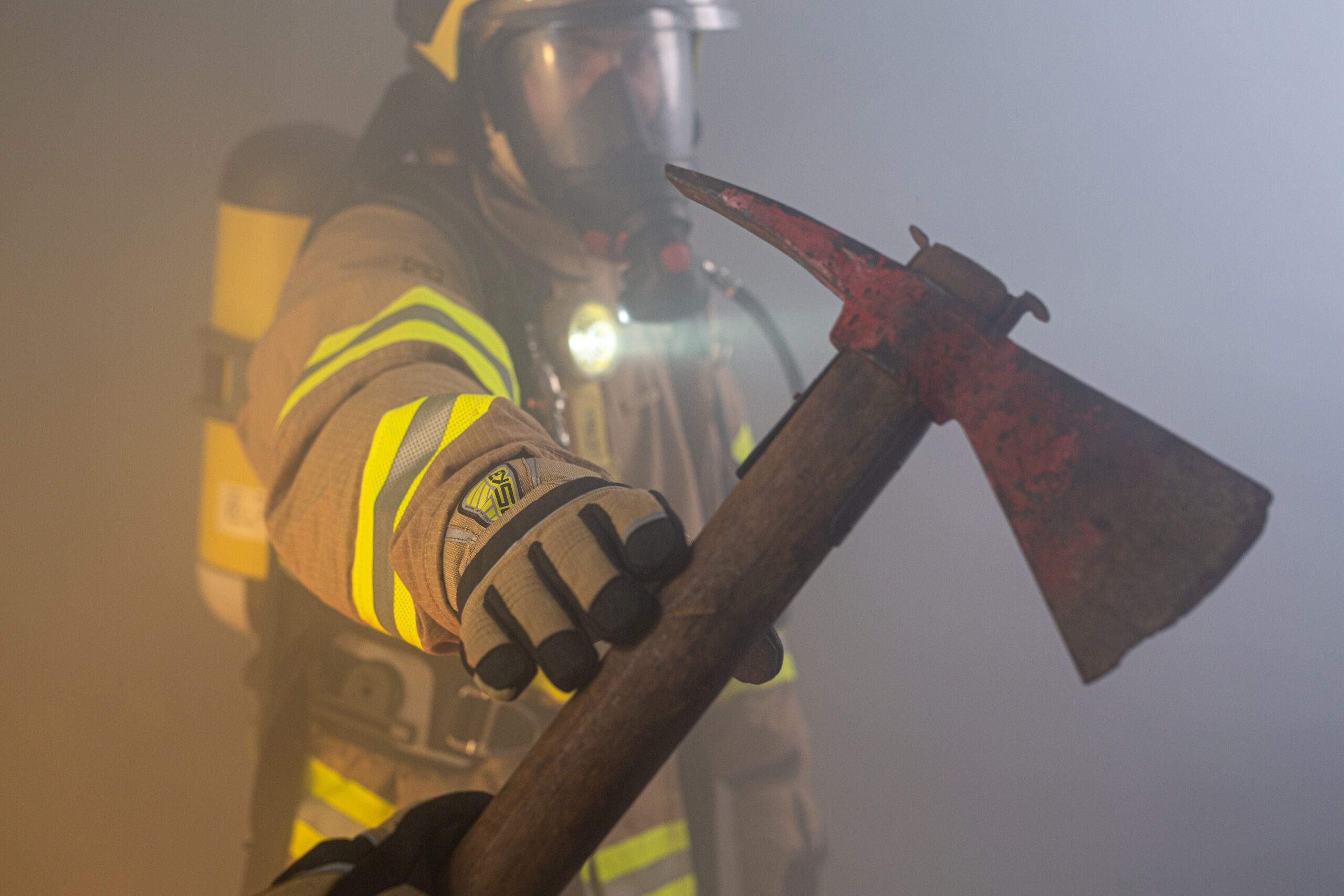 In safe hands with GORE-TEX CROSSTECH® glove technology – Asia Pacific Fire
